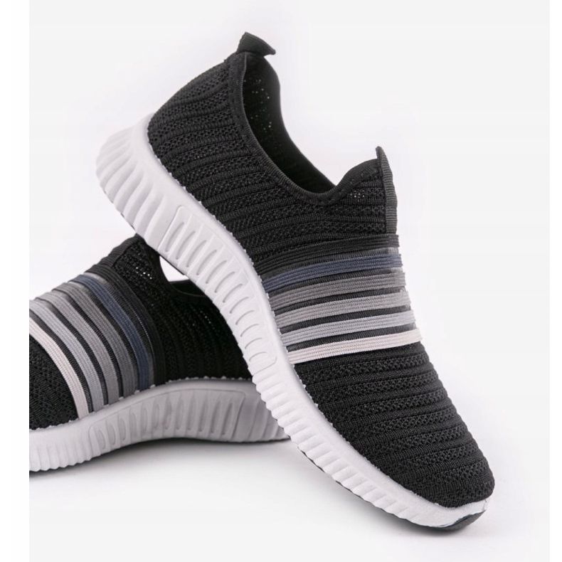 Mustat, liukuvat urheilukengät TL502 2