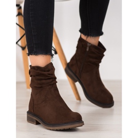 J. Star Tummanruskeat työntekijät 1