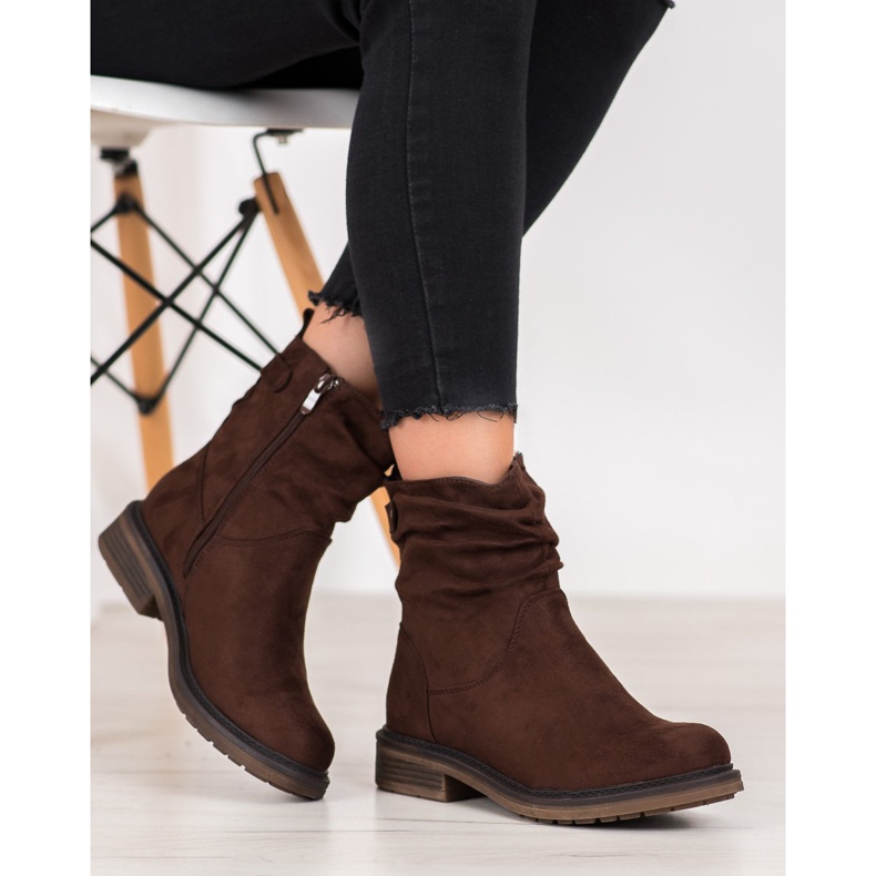 J. Star Tummanruskeat työntekijät 2