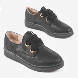 Mustat lenkkarit kiilassa H-18 1