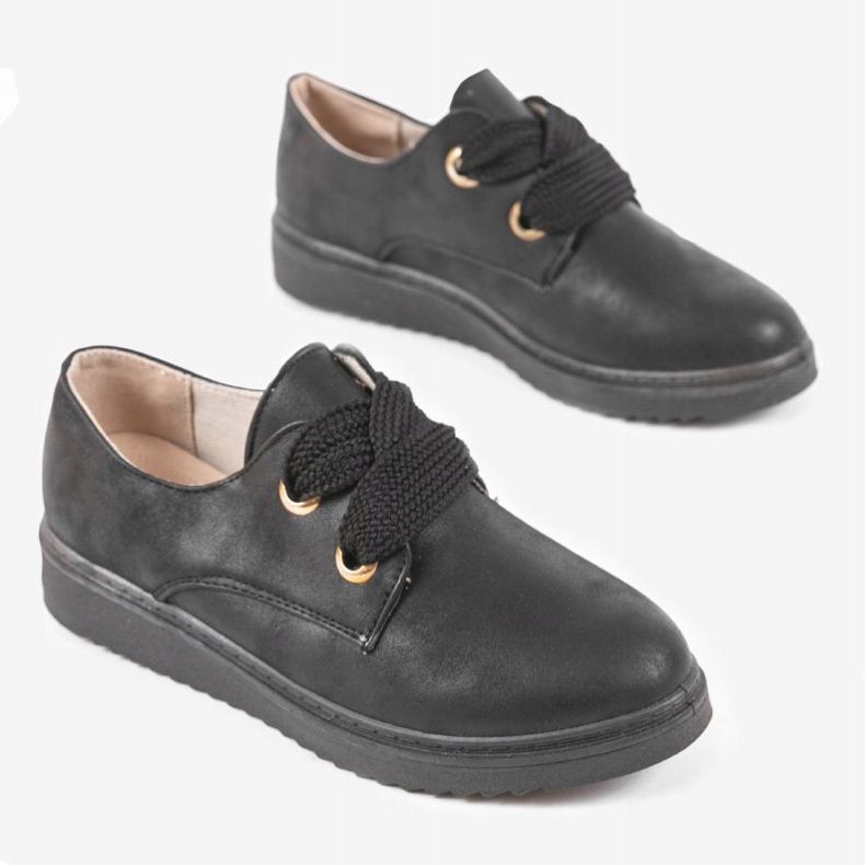 Mustat lenkkarit kiilassa H-18 1