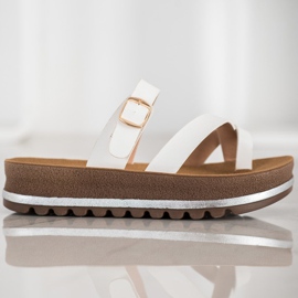 Comer Tossut muotialustalla valkoinen 1