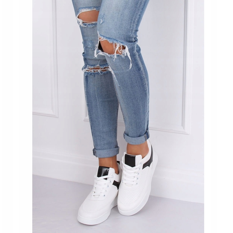 Valkoiset urheilukengät, joissa on kiilat 85-429 VALKOINEN / MUSTA 2