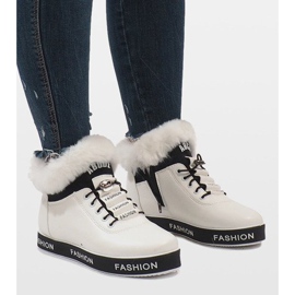 Valkoiset eristetyt turkis mokkanahka NB252P-1 valkoinen 1