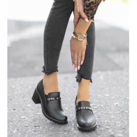 Naisten mustat kengät postissa C17-6113 2