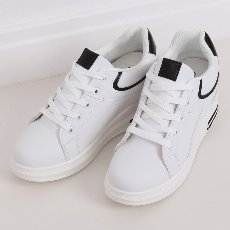 Valkoiset BY-0370 WHITE / BLACK lenkkarit piilotetussa kiilassa valkoinen musta 2