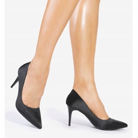 LEI-160-kantapäässä mustat pumput 1