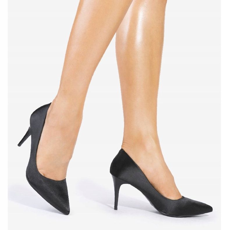 LEI-160-kantapäässä mustat pumput 1