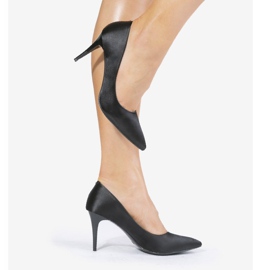 LEI-160-kantapäässä mustat pumput 2