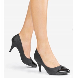 Mustat pumput YS-437-kantapäässä 2