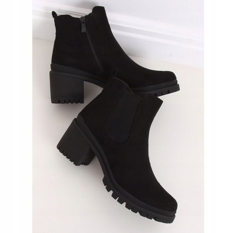 Mustat saappaat leveillä korkoilla XJ-25 Musta 1