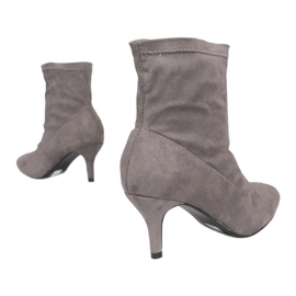 Harmaat nilkkurit nastassa, liukuva F183 1