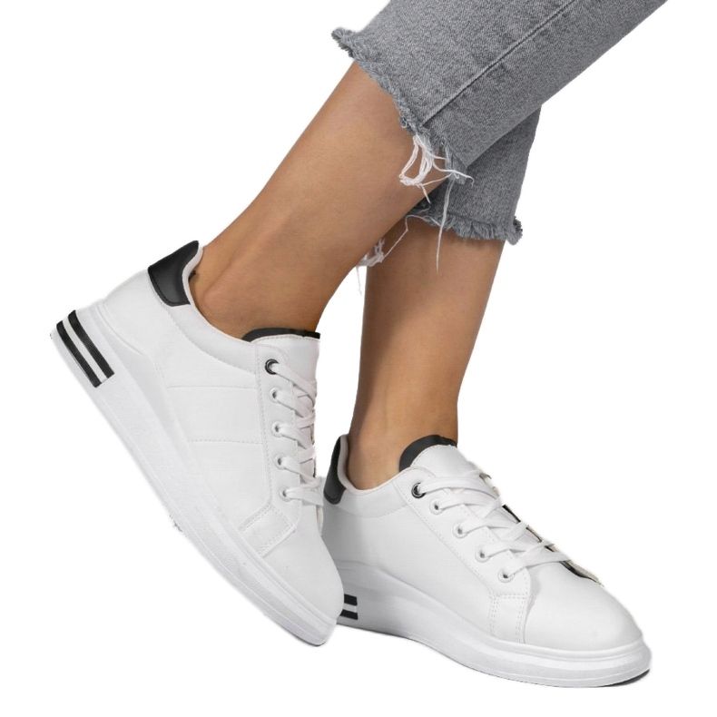 LG20 valkoiset klassiset lenkkarit valkoinen musta 1