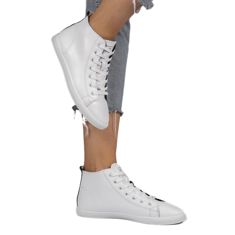 Valkoiset klassiset naisten lenkkarit 9858 valkoinen 1