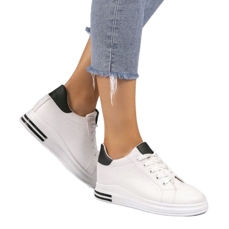 Valkoiset lenkkarit kiilakengissä 1061 valkoinen musta 1