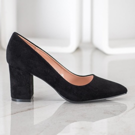 Nio Nio Mustat pumput pylväässä 2