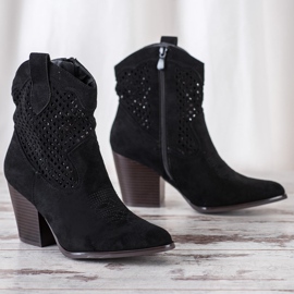 Erynn Mustat avoimet lehmätytöt 1