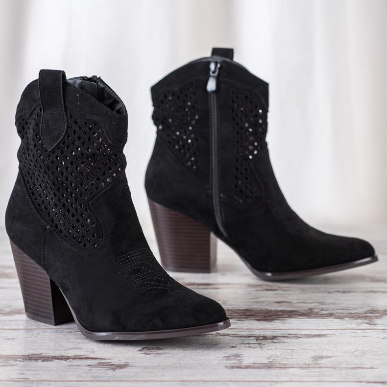 Erynn Mustat avoimet lehmätytöt 1