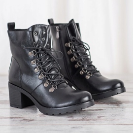 Työntekijät VINCEZA -postissa musta 1