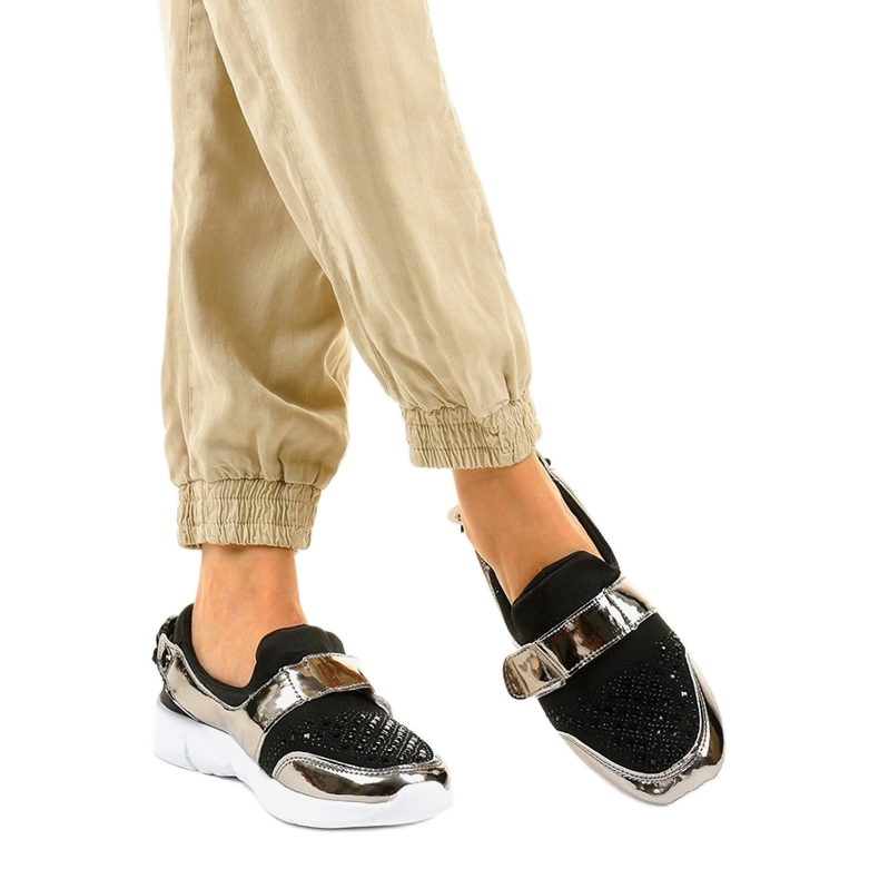 Mustat ja kultaiset urheilukengät B120-2 kultainen 2