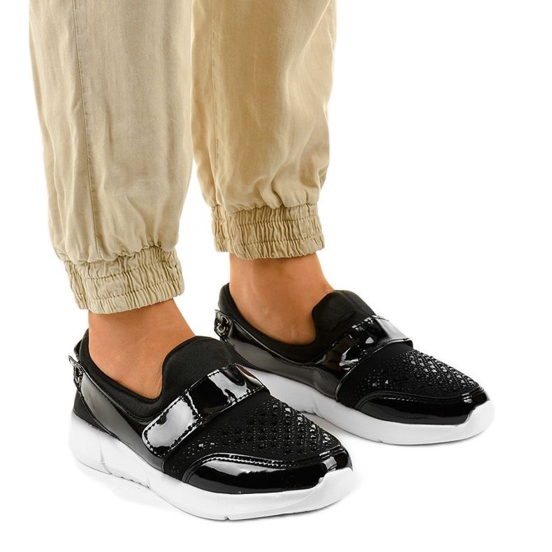 Mustavalkoiset liukuvat urheilukengät B120-1 1