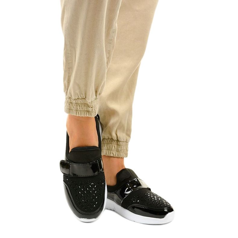 Mustavalkoiset liukuvat urheilukengät B120-1 2