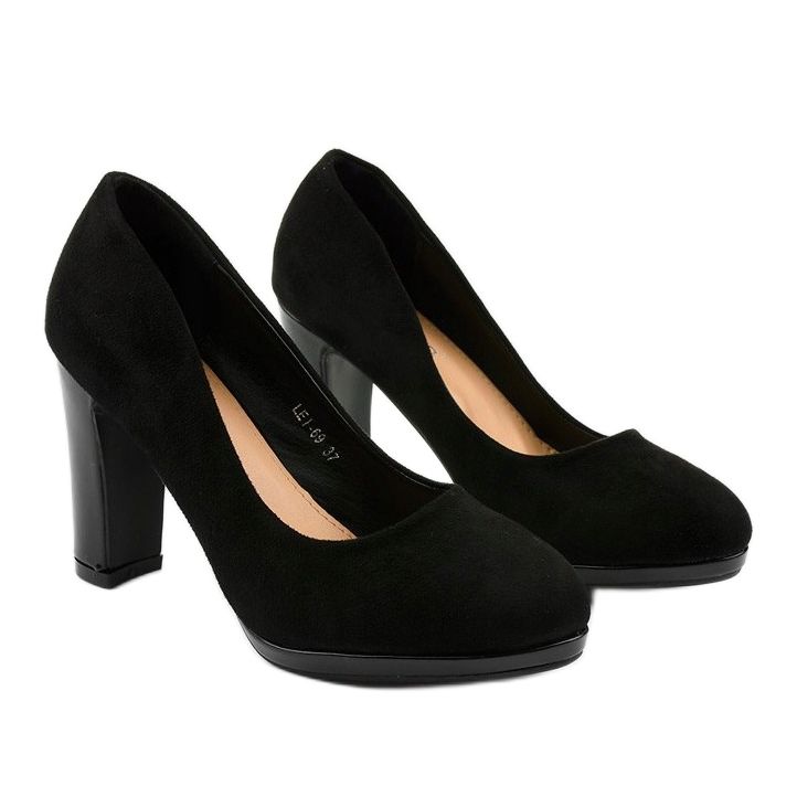 Mustat pumput LEI-69-pylväässä 2