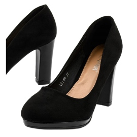 Mustat pumput LEI-69-pylväässä 1