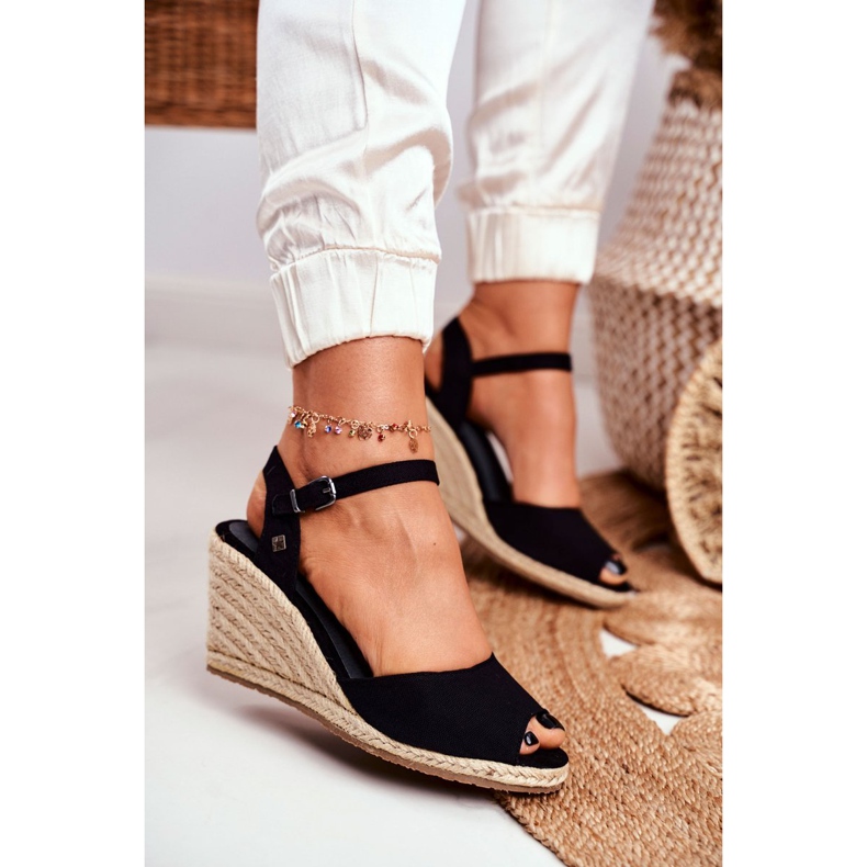 Naisten sandaalit punotulla kiilalla Big Star Black DD274A209 musta 3