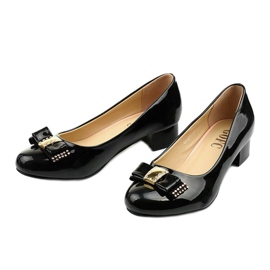 Mustat lakatut pumput GFA89 -pylväässä 2