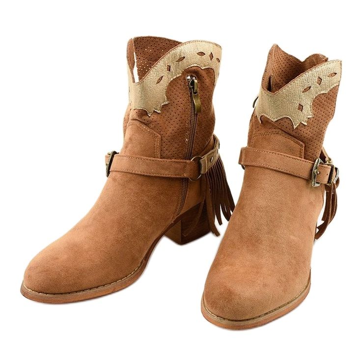 Sukupolven ruskeat mokkanahkaiset nilkkurit postissa 2