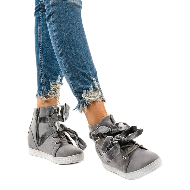 Harmaat mokkanahkaiset lenkkarit Haiphaia -soljella 1