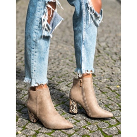 Saappaat, joissa on käärme -aihe VINCEZA beige 1