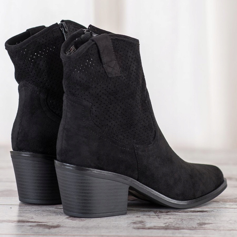 Filippo Mustat lehmätytöt 1