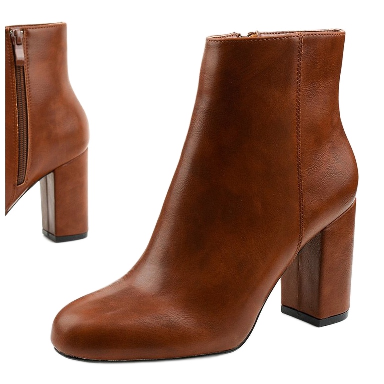 Ruskeat saappaat Gawler-ekonahasta valmistetussa pylväässä 1