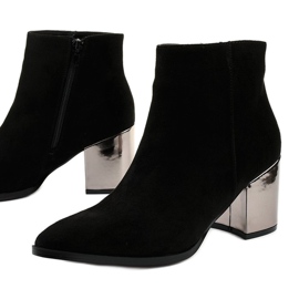 BM Mustat nilkkurit, jotka on valmistettu Astihusa-ekologisesta mokasta 1