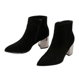 BM Mustat nilkkurit, jotka on valmistettu Astihusa-ekologisesta mokasta 2