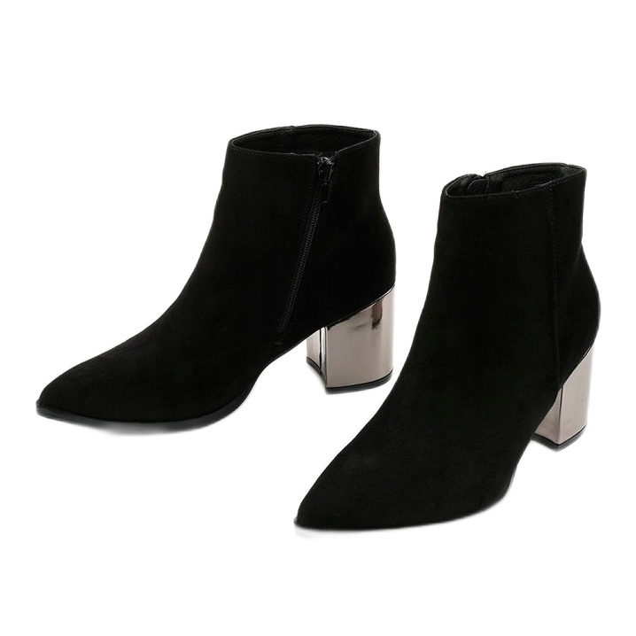 BM Mustat nilkkurit, jotka on valmistettu Astihusa-ekologisesta mokasta 2