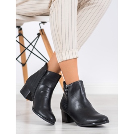 Kylie Mustat saappaat 2