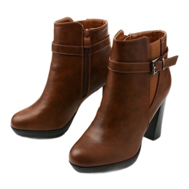 Ruskeat saappaat Lorelle -postauksessa 2