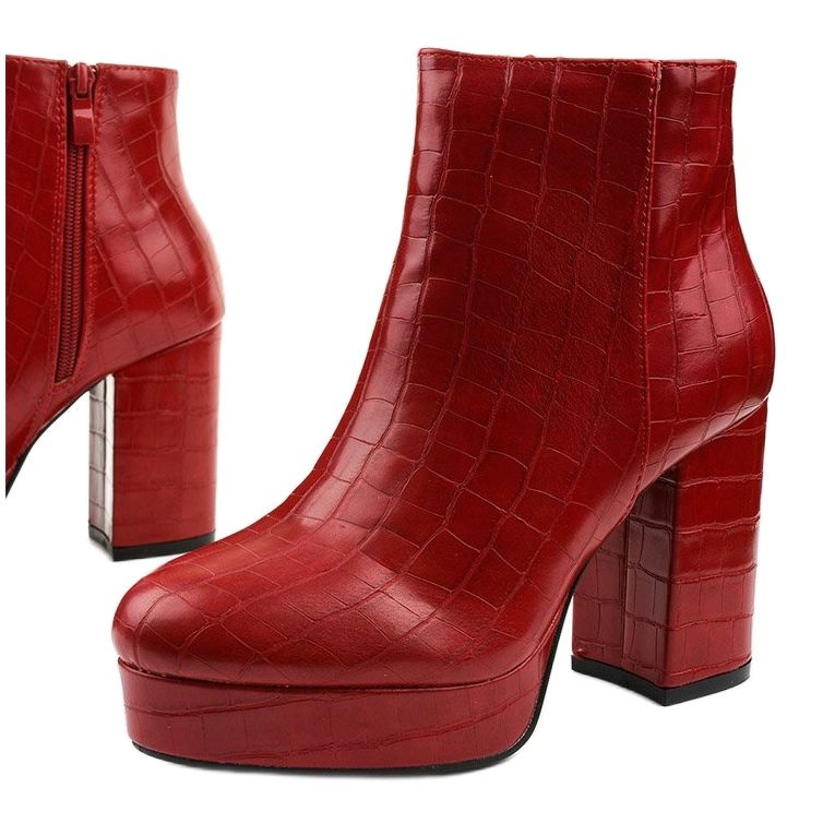 Punaiset nilkkurit Usinayan postauksessa punainen 1