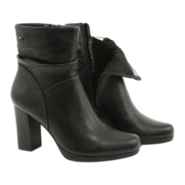 M.Daszyński Mustat saappaat Daszyński AF125-7 -pylväässä 4