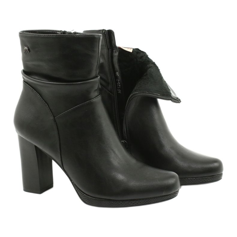 M.Daszyński Mustat saappaat Daszyński AF125-7 -pylväässä 4