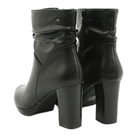 M.Daszyński Mustat saappaat Daszyński AF125-7 -pylväässä 3