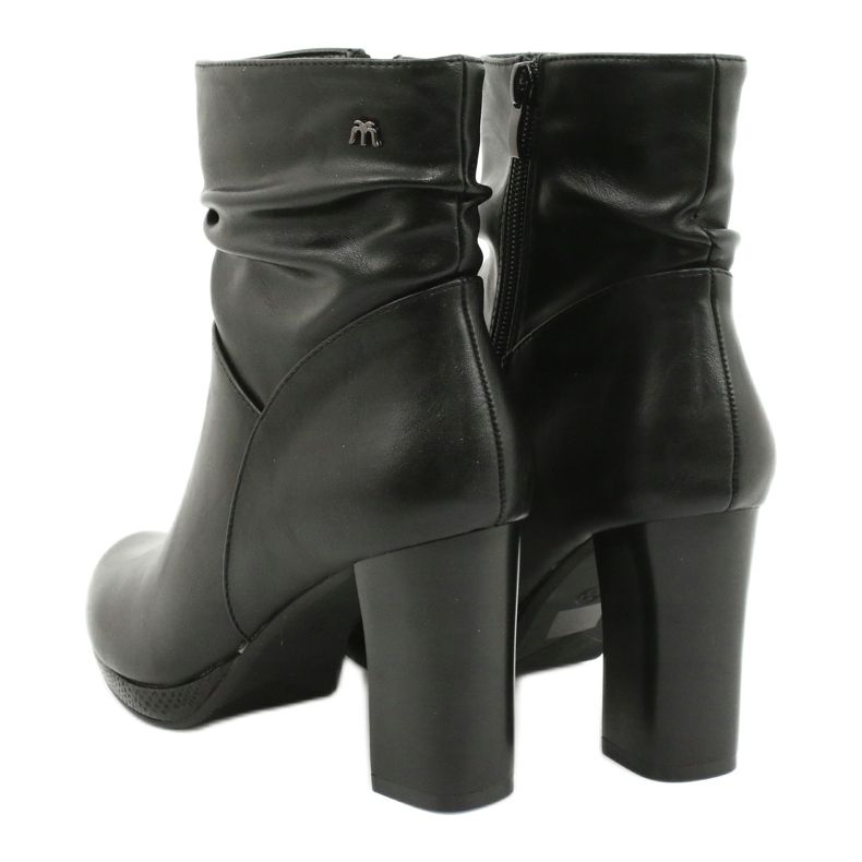 M.Daszyński Mustat saappaat Daszyński AF125-7 -pylväässä 3