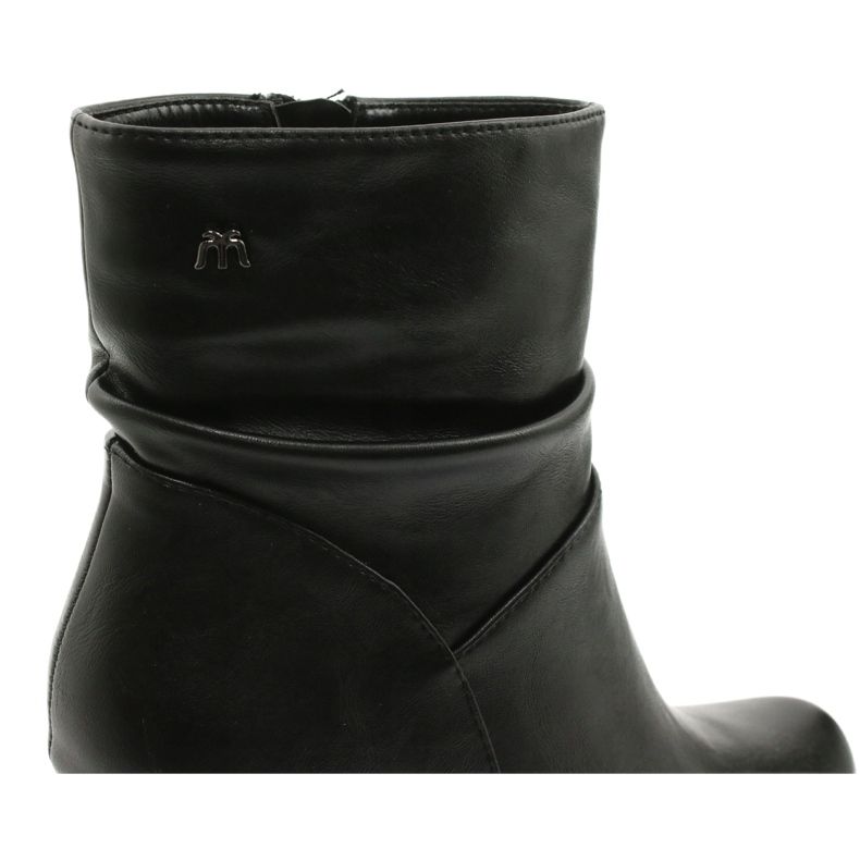 M.Daszyński Mustat saappaat Daszyński AF125-7 -pylväässä 5