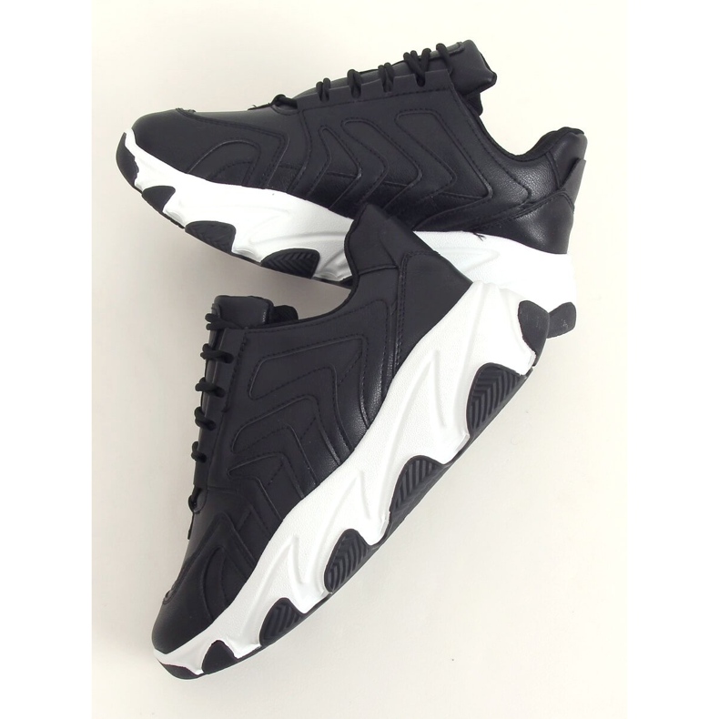 Musta YK301 Mustat urheilukengät 1