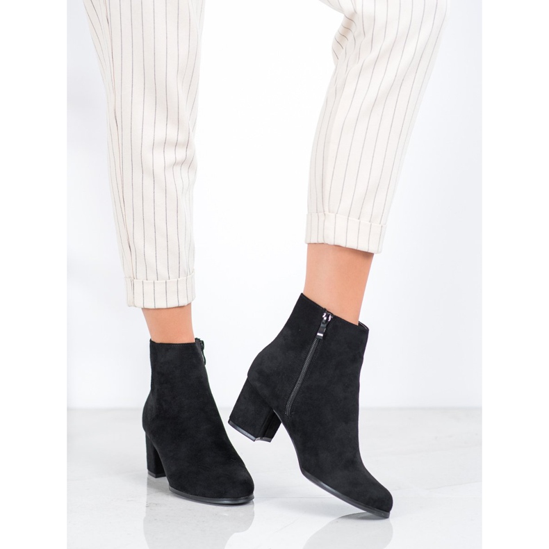 Danic Mustat saappaat korkokengissä 1