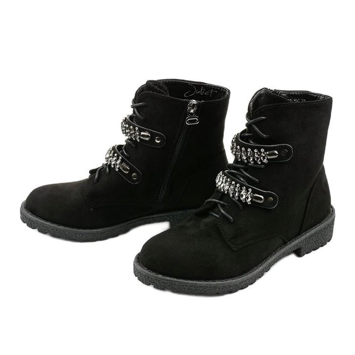 Mustat saappaat koristeellisilla Ginoraya -raidoilla 2