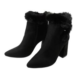 Mustat nilkkurit Helike -vetoketjulla 2